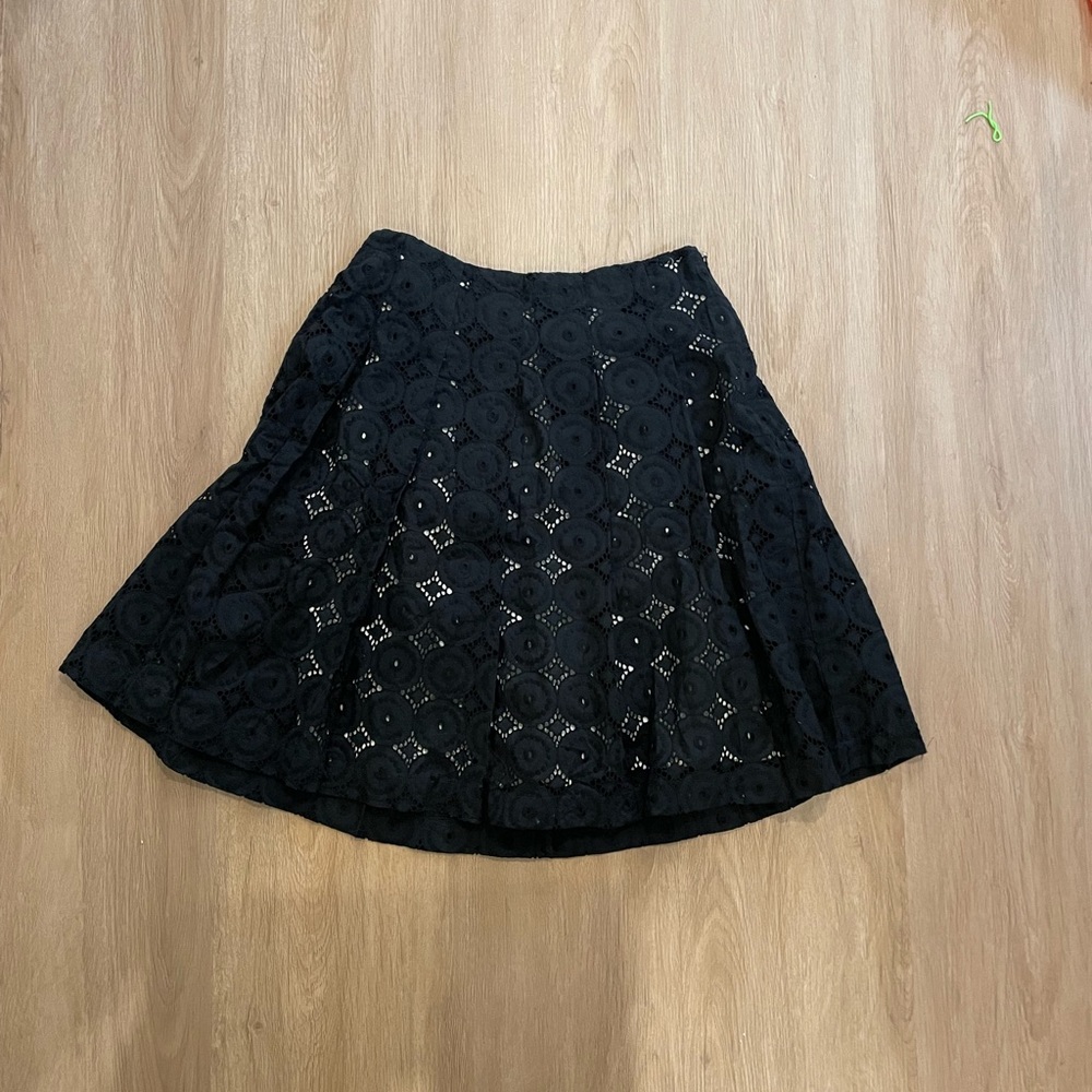 Banana Republic size 4 Navy Eyelet skirt